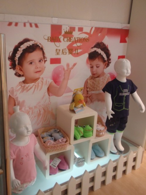 皇后婴儿童装店铺展示