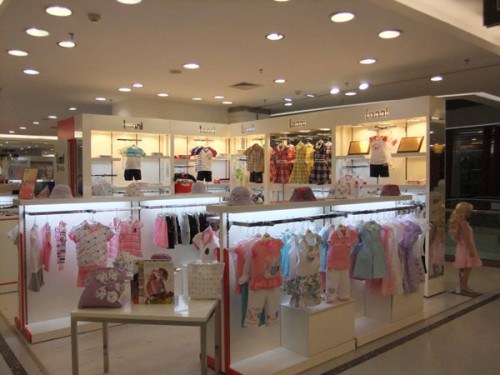 望子成龙童装店铺展示