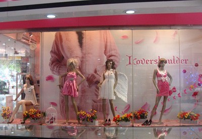 罗拉尔女装店铺展示
