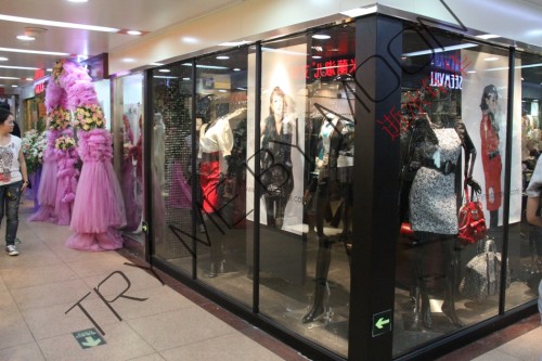 TRYMEBYMOON女装店铺展示