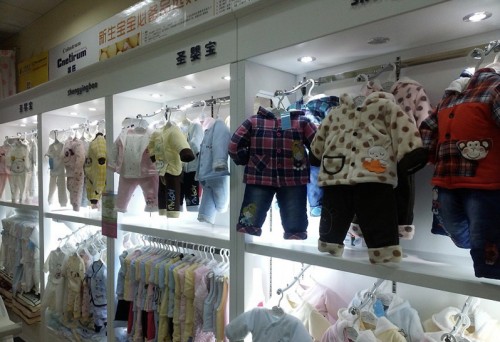 圣婴宝童装店铺展示