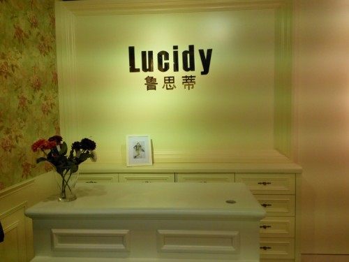 lucidy女装店铺展示