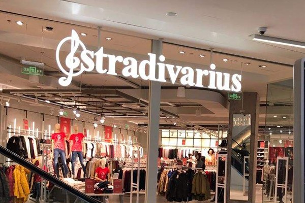Stradivarius女装店铺展示