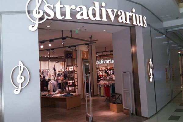 Stradivarius女装店铺形象