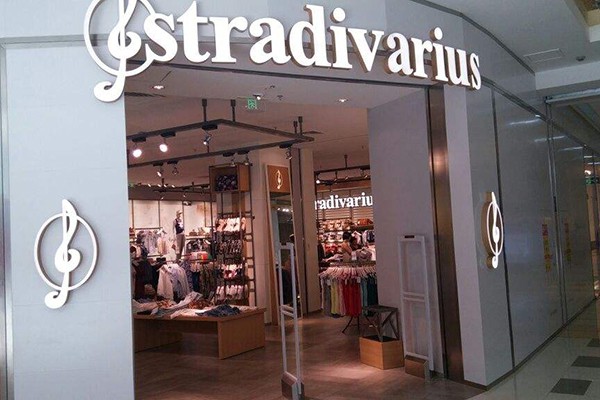 Stradivarius女装店铺展示