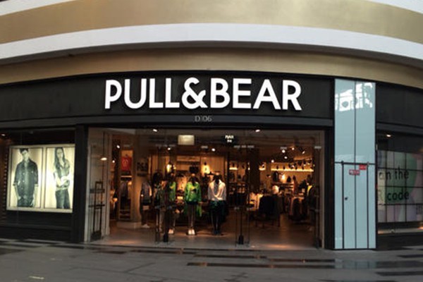 pull&bear休闲装店铺展示