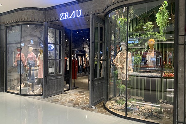 ZRAU女装店铺展示