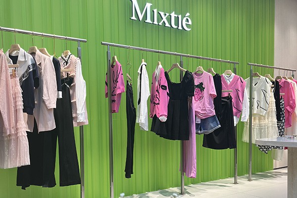 Mixtie女装店铺展示