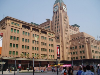 老牌百货艰难求变 转行做“地主”是生存之道 (图)