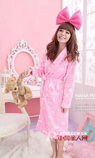 粉嫩日系睡袍 带给居室无边的浪漫与温馨