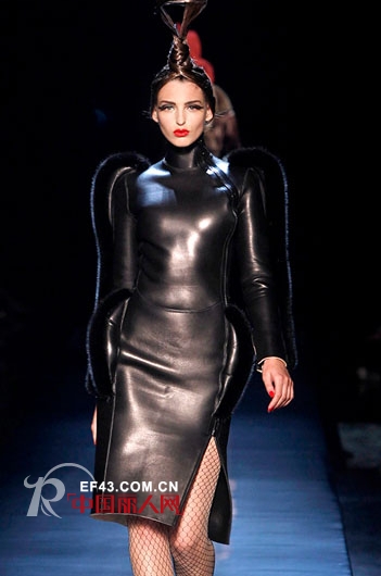 高缇耶(Jean Paul Gaultier)诠释法国定制传统 高缇耶(Jean Paul Gaultier)诠释法国定制传统