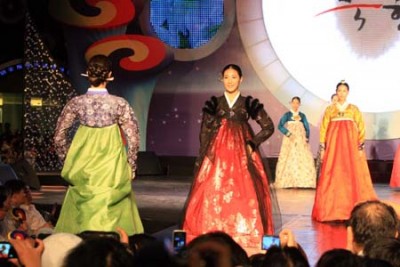 韩国服装秀在上海新天地魅力呈现