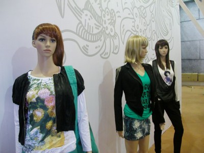 虎门在郑州展示服装和电子产品 欲拓展中部市场