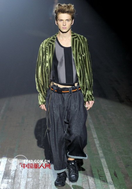 Y-3男装纽约时装周大显风骚
