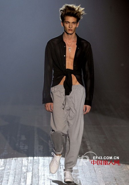 Y-3男装纽约时装周大显风骚