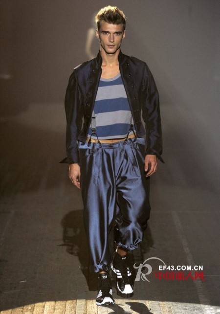 Y-3男装纽约时装周大显风骚