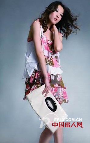 纳吉儿品牌女装  开创时装界全新的行业模式