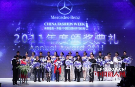 QUEENSTORY出席2011中国国际时装周年度颁奖典礼