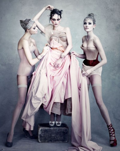 Dior女装高级定制系列大片夸张而复古的民族风情