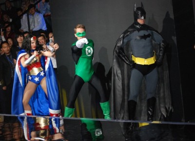 DC进军中国市场 全新演绎2012超级英雄
