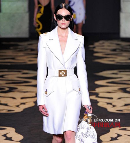 范思哲(Versace)发布2011秋冬女装新品秀