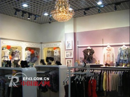 热烈庆祝蛇眼迷迷品牌女装、翘嘴蛇品牌童装广州概念店隆重开业！