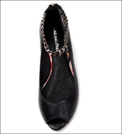 2011单鞋流行趋势：蜥蜴纹牛皮坡跟鱼嘴鞋带来别样气质