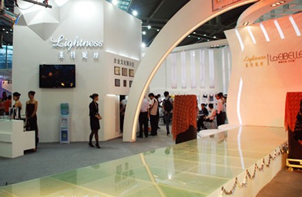莱特妮丝服装品牌与您相约2011第十一届深圳服装展