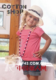 “cottonSHOP”童装简约而富于时尚感，精致典雅、充满艺术气质