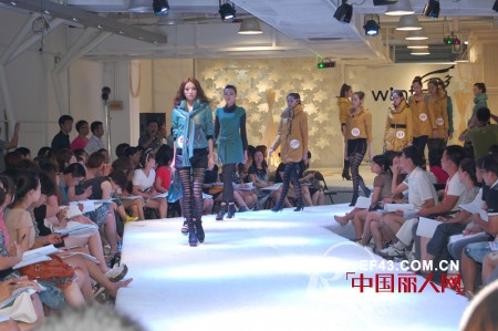 中国著名品牌——千百惠服饰2011年冬季新品发布会成功举行