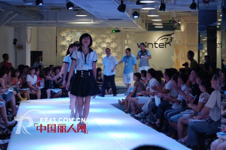 中国著名品牌——千百惠服饰2011年冬季新品发布会成功举行