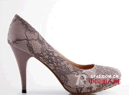 2011最时尚新品出击 奢华浮雕蕾丝高跟鞋