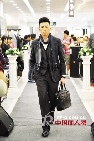 LEO品牌男装在武汉广场发布2011三大秋冬系列