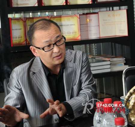 型牌品牌男装：用网络艺术解读高级定制