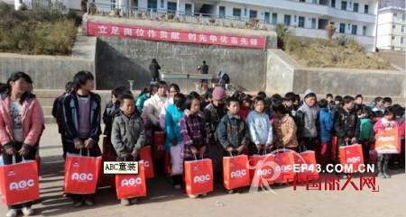 ABC儿童用品向云南捐赠百万棉衣