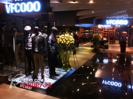 热烈祝贺时尚男装VFCOOO广州太古汇专柜隆重开业