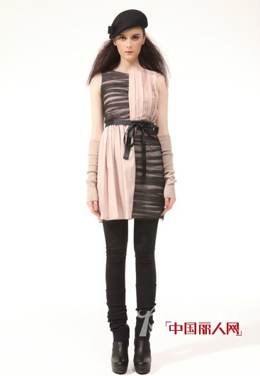 a.y.k女装2012秋冬系列  寻求大胆拼接与剪裁的奇妙效果