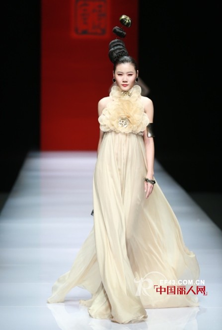 中国国际时装周：“绣·唐婕”卡特丽·唐婕2013春夏时装发布