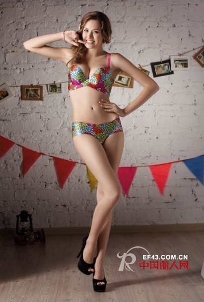维尔丹娜2013春夏新品  一片式无痕内衣展现女性万种风情