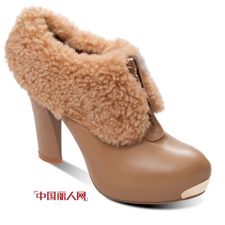 卡文2012冬季新款女靴 优雅迷人味绽放街头