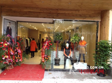 热烈庆祝莫名女装上海九亭专卖店于昨日盛大开业