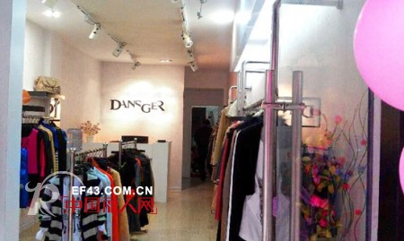 丹诗格尔品牌女装湖南怀化店盛大开业