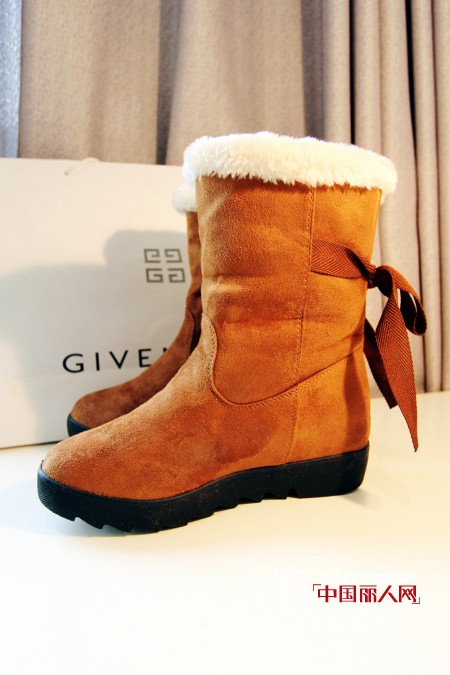 最爱雪地靴  超高饱和度“橘色”寒风中也温暖