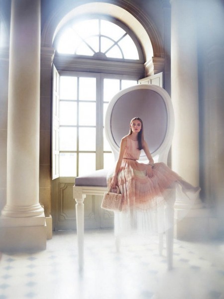 Dior2012圣诞系列梦幻广告大片演绎爱丽丝梦游仙境