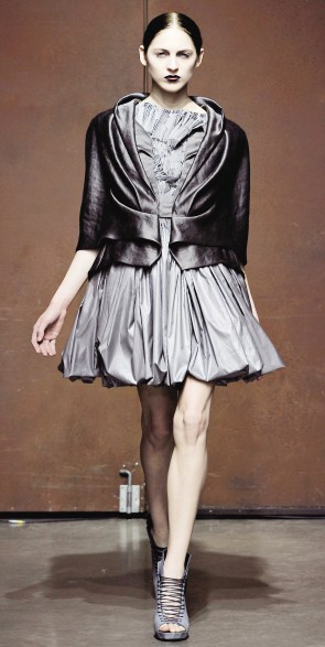 2012春夏高级成衣发布  华裔设计师YIQINGYIN作品