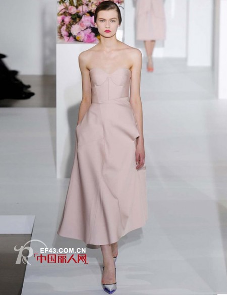 新任艺术总监RafSimons设计Dior2012秋冬系列