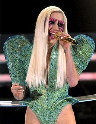 细数阿玛尼LadyGaga定制演唱会经典造型