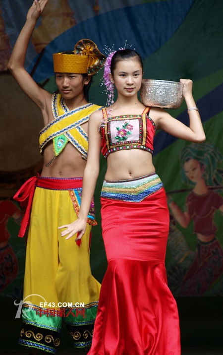 美丽的傣族服饰 崇尚中和之美的民族个性