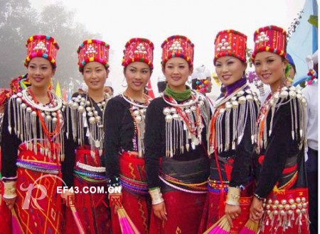 美丽的傣族服饰 崇尚中和之美的民族个性