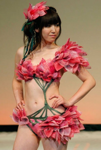 惊艳古怪 日本女大学生设计内衣秀